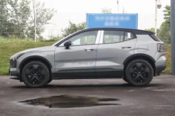 Volvo EX30 2025 заднеприводный двигатель