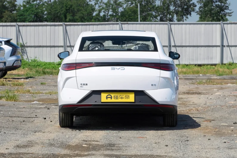 BYD e7 2025 Smart Edition