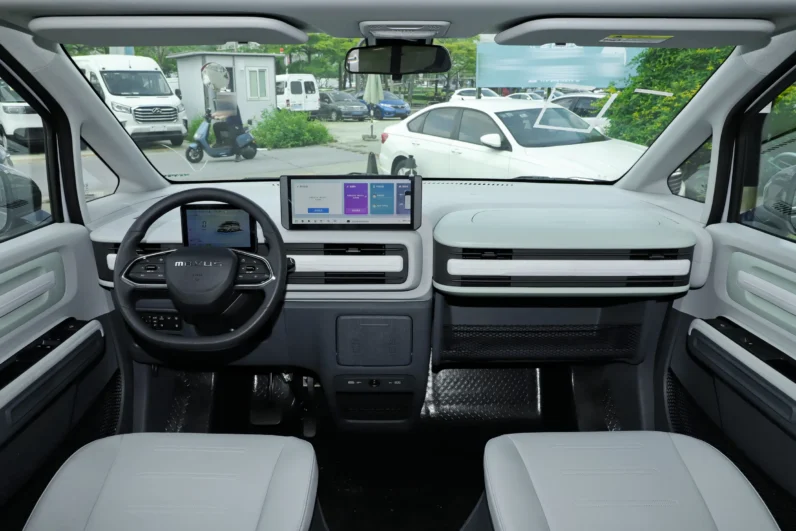 DANA M1 2025 Long Wheelbase Commercial 9-Seater (64kWh)
