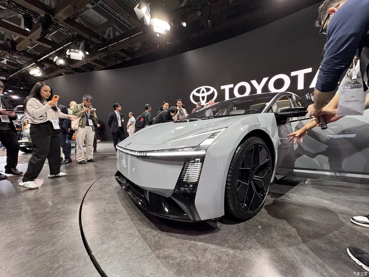 2025 Toyota Corolla Concept Debuts Stunning Sci-Fi Design in Tokyo - HiLUCK