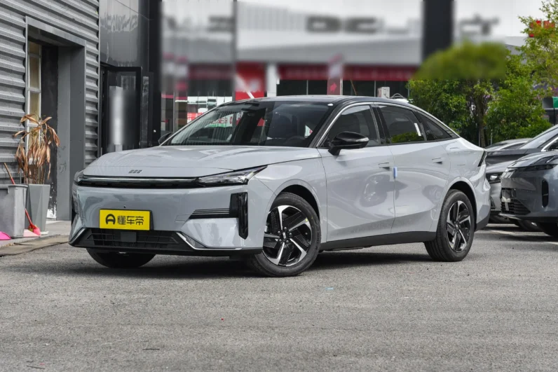 Geely Galaxy L6 2025 EM-i 140km Starship Edition