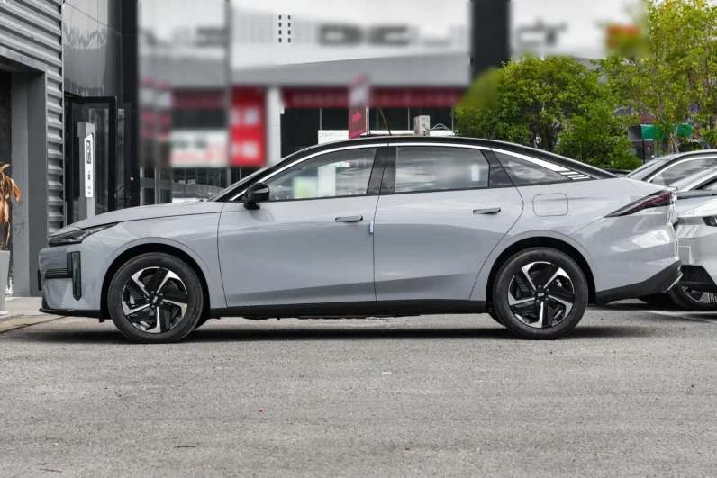 Geely Galaxy L6 2025 EM-i 140km Starship Edition