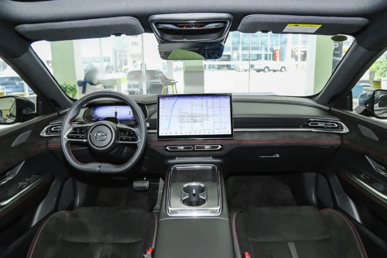 Mercedes-Benz EQE 500 4MATIC Luxury Edition 2025.