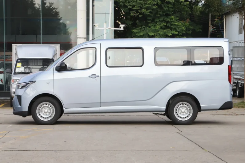 SAIC Wuling Yangguang 400km Passenger Comfort 6-Seater 2025
