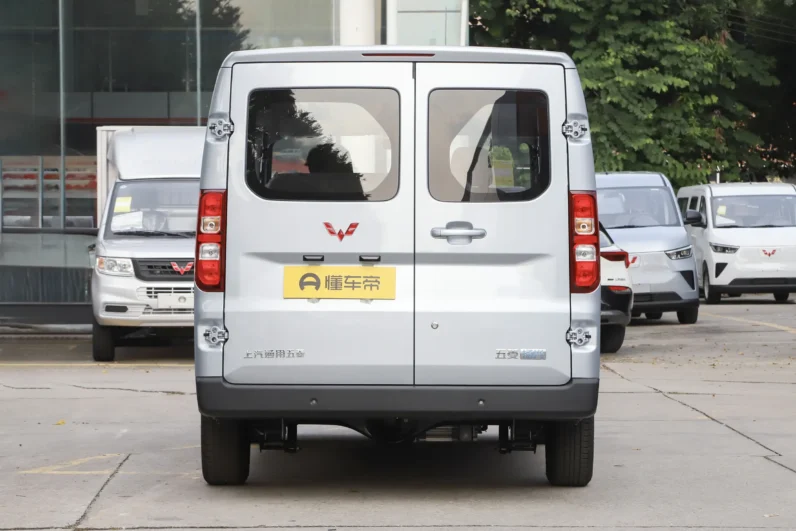 SAIC Wuling Yangguang 400km Passenger Comfort 6-Seater 2025