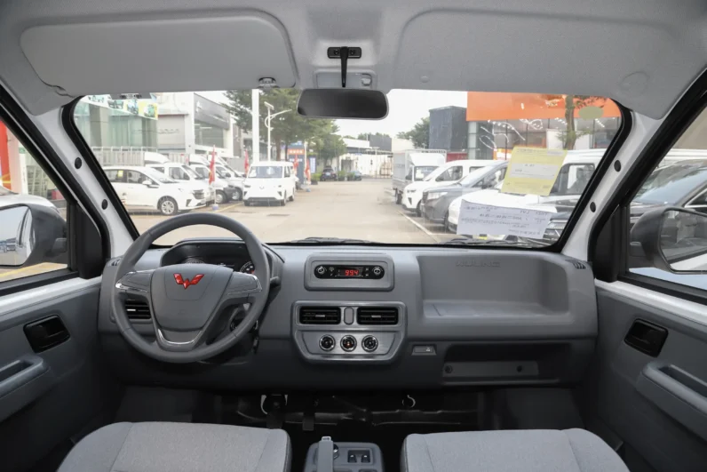 SAIC Wuling Yangguang 400km Passenger Comfort 6-Seater 2025