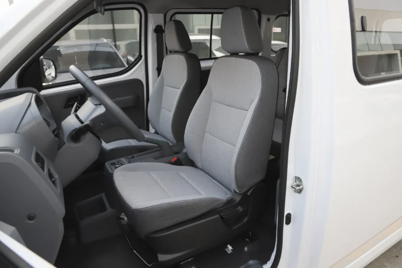 SAIC Wuling Yangguang 400km Passenger Comfort 6-Seater 2025