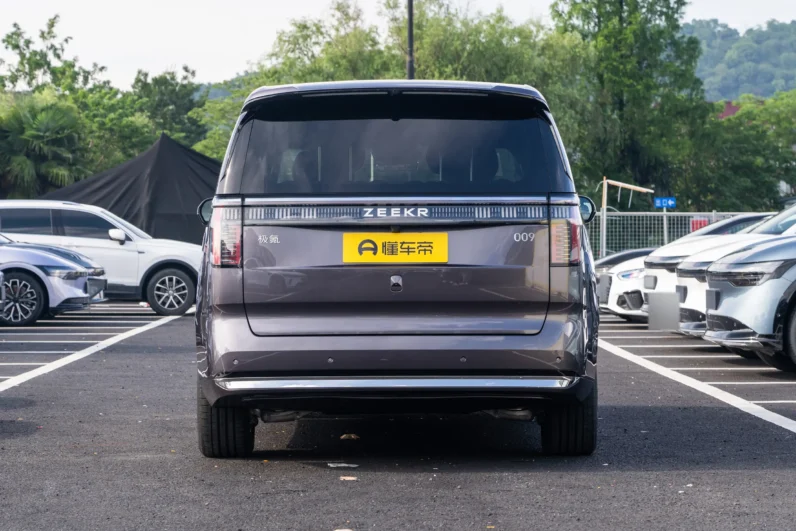 ZEEKR 009 2024 Six-Seat Executive Edition 4WD 108kWh