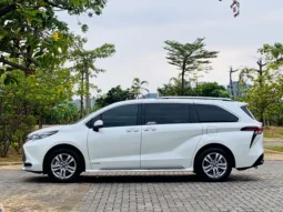 TOYOTA SIENNA 2021 HYBRID 2.5L SUPREME EDITION