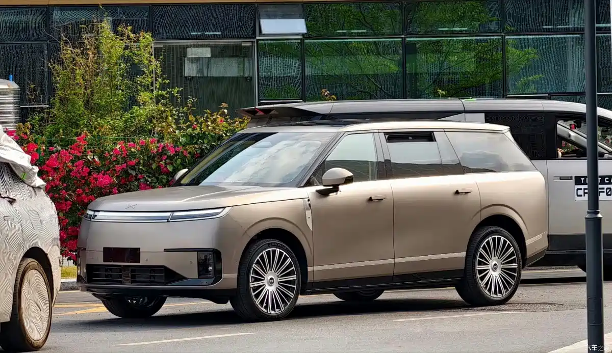 Spied: XPeng GX 6-Seat SUV Rivals Range Rover with EREV & BEV